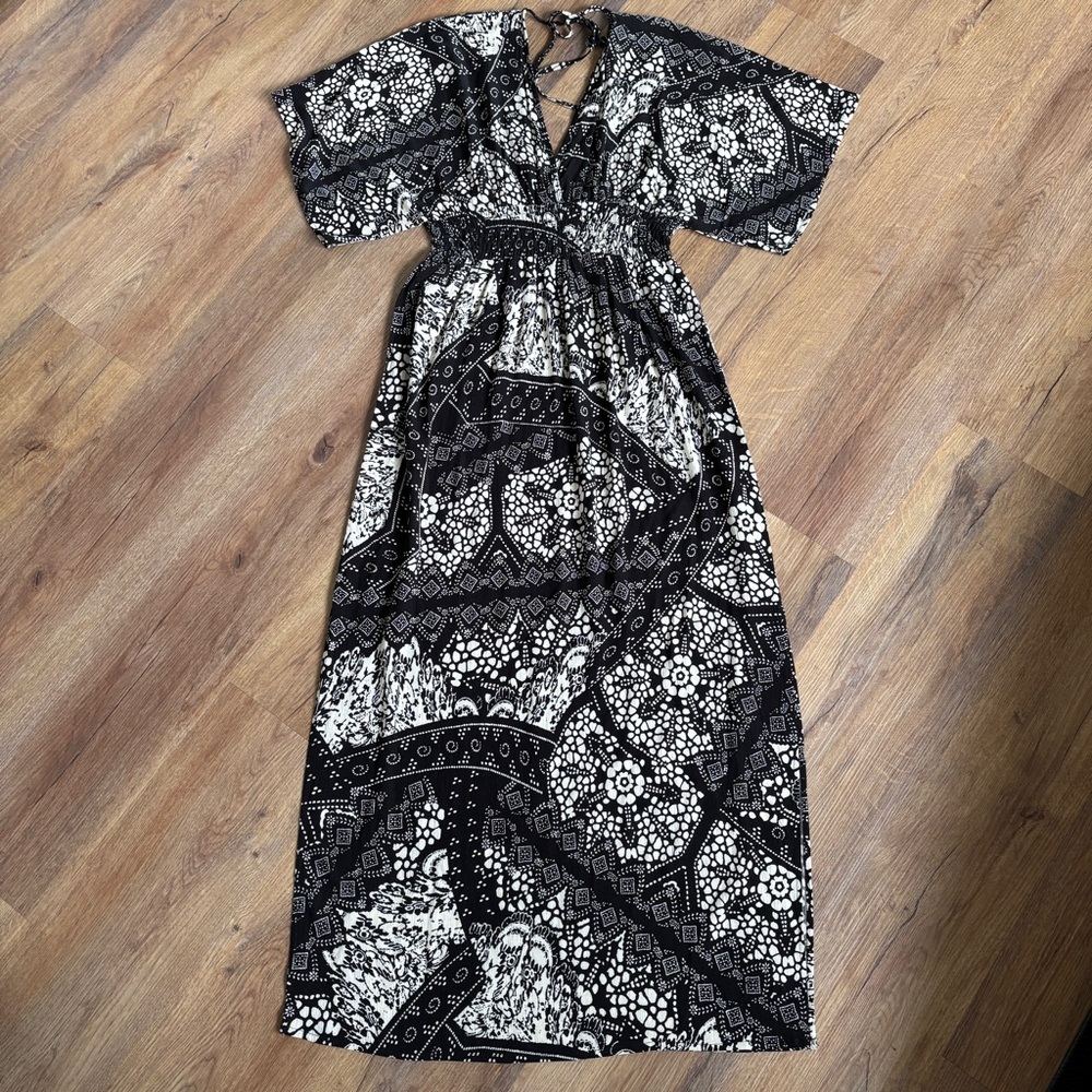Lovestitch V-neck black & white maxi dress Sz S/M
